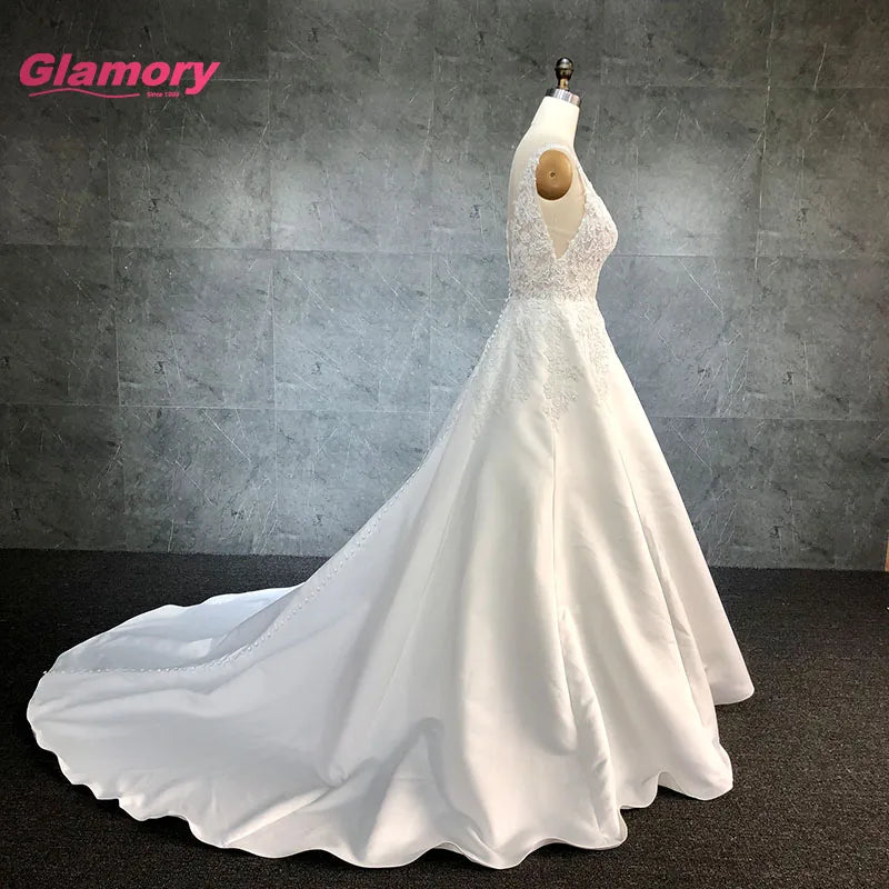 Vintage Sleeveless Lace Dress V-Neck New Design Appliqued Satin Bridal Wedding Gown