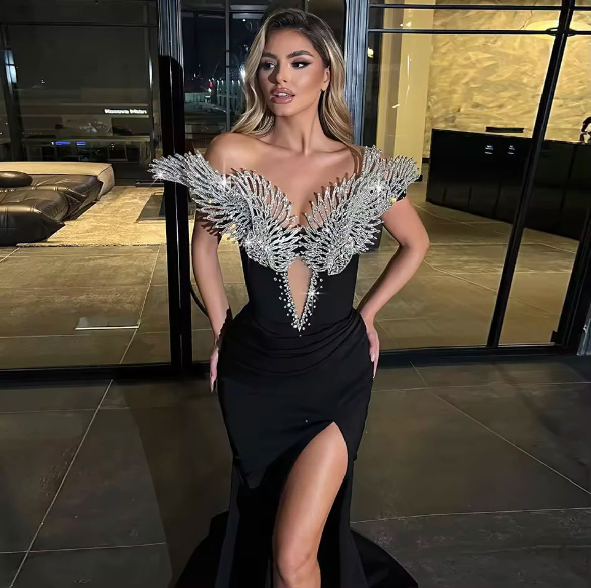 New High Quality Black Color Long Length Dress Thick Velvet Sexy V Neck Design Sexy Party Dress