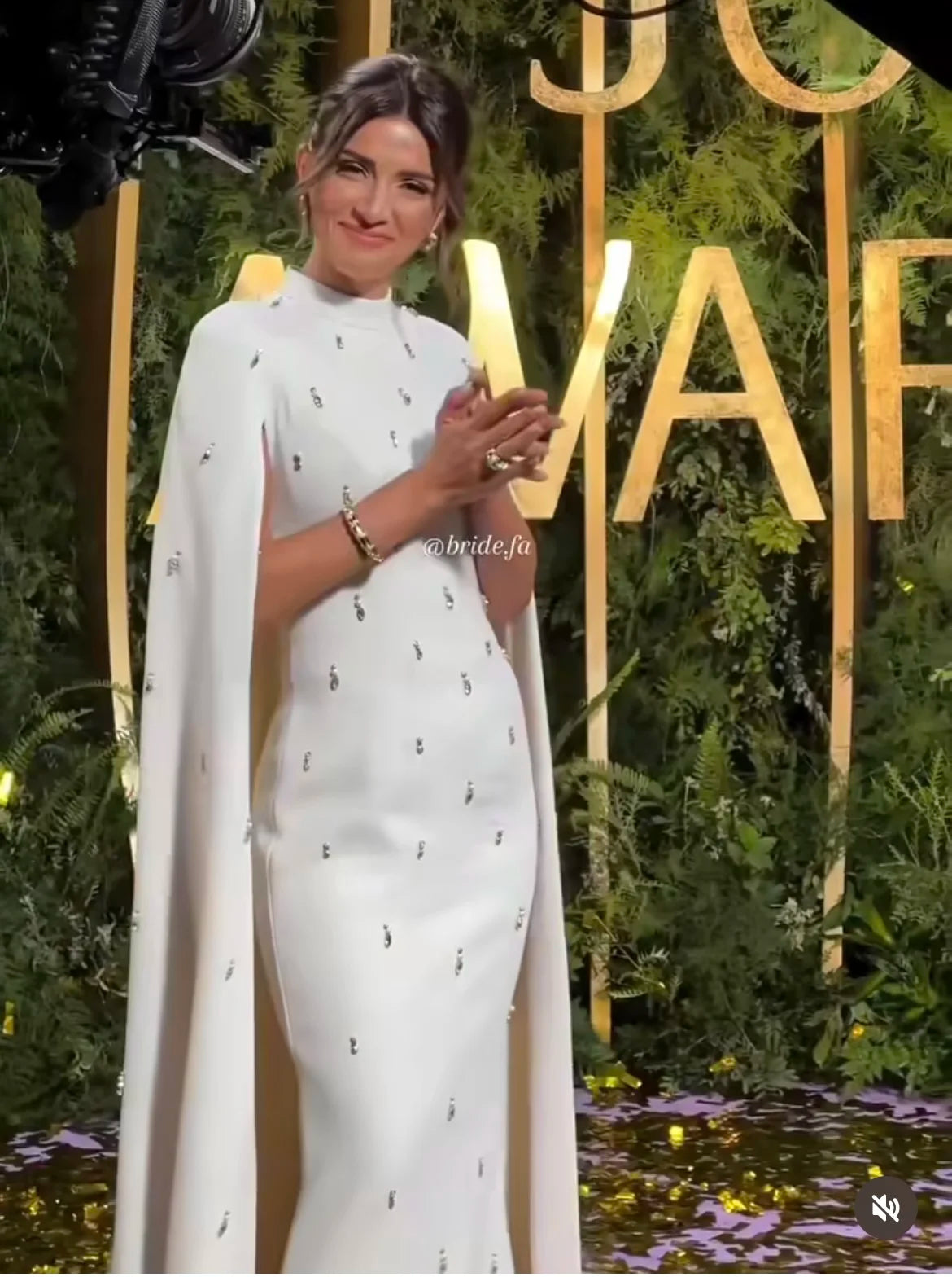 White Saudi Arabia Cape Sleeve Evening Dress Luxury Beaded Cape Dubai Women Wedding Guest Formal Party Dress