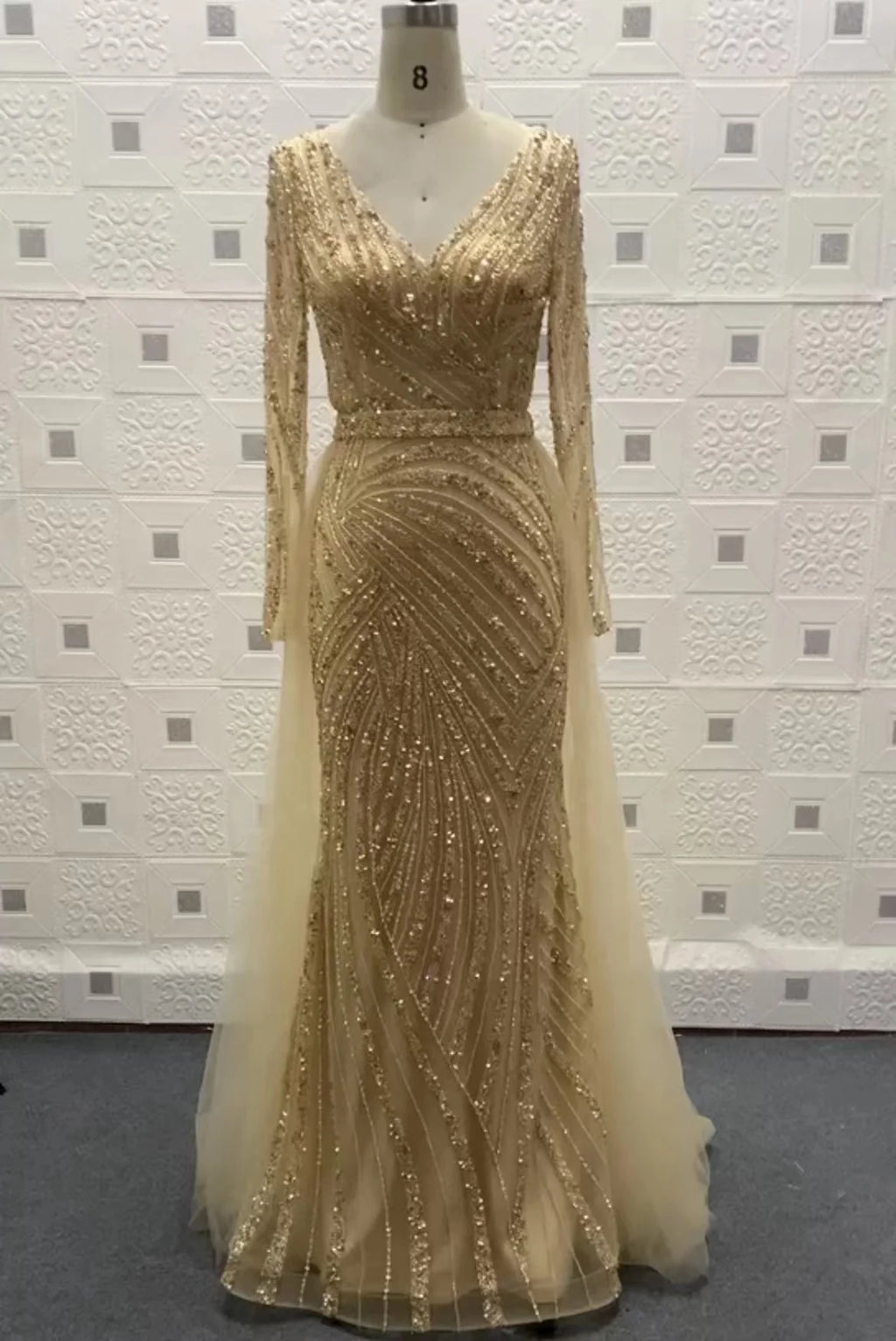 2023 Elegant Luxury Beaded V-Neck Long Sleeve Evening Gowns Muslim Party Dresses