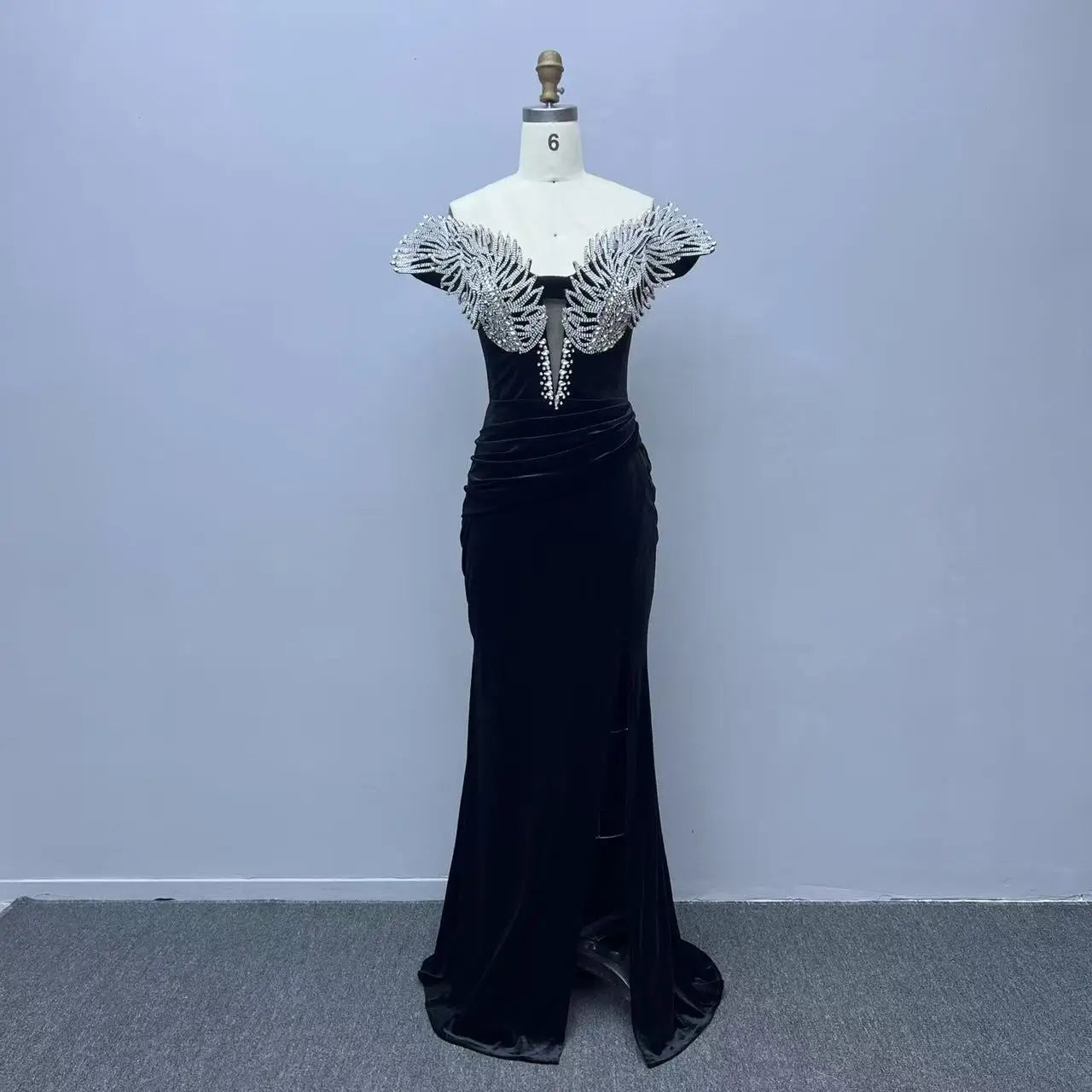 New High Quality Black Color Long Length Dress Thick Velvet Sexy V Neck Design Sexy Party Dress