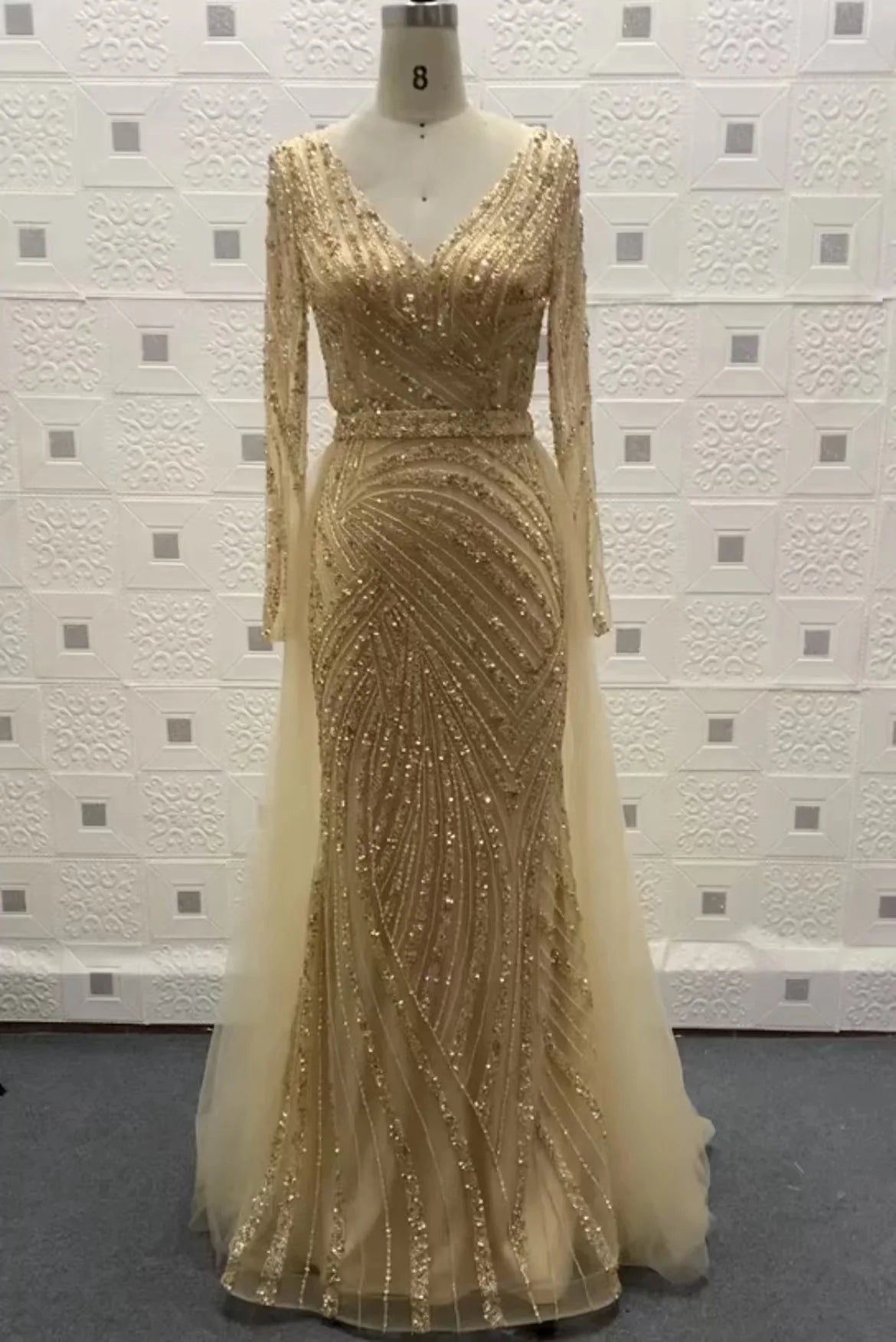 2023 Elegant Luxury Beaded V-Neck Long Sleeve Evening Gowns Muslim Party Dresses