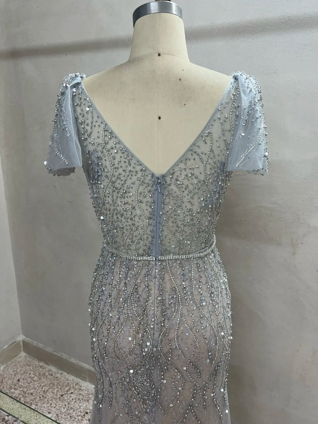 Crystal Sleeveless Shawl Yarn Evening Dresses 2023 Dubai Grey Nude V-Neck Sexy Formal Gown