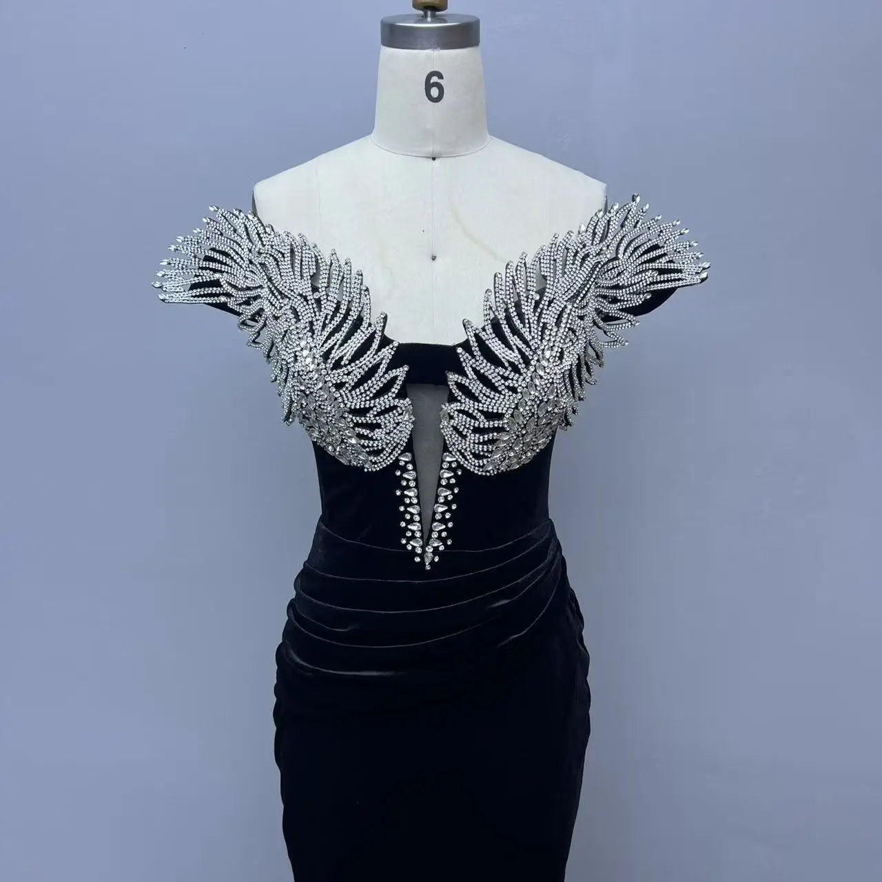 New High Quality Black Color Long Length Dress Thick Velvet Sexy V Neck Design Sexy Party Dress