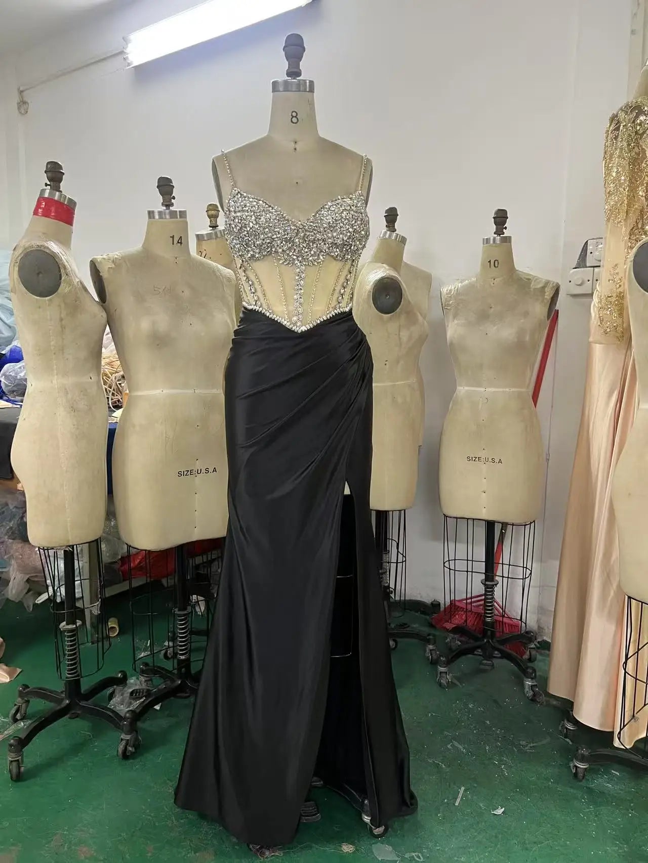 Black Luxury Beaded Crystal Hand Made Beading Sexy Evening Dress With Slit Night Elegant Prom Dresses for Women