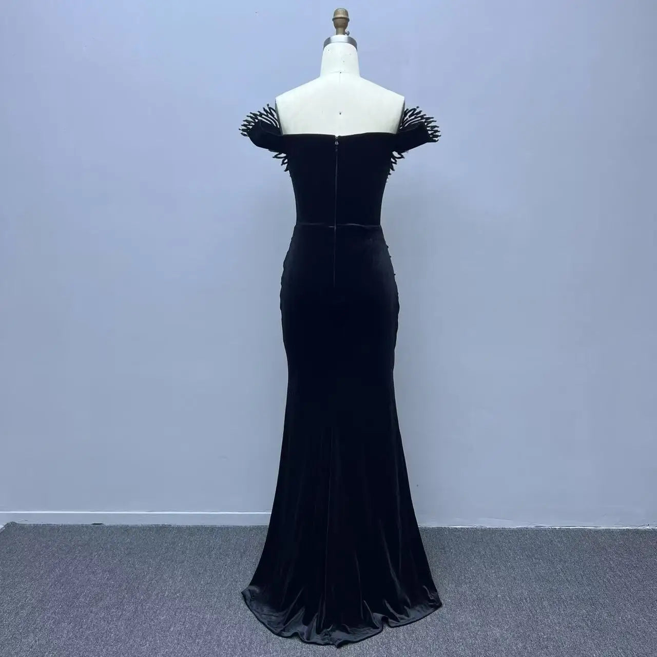 New High Quality Black Color Long Length Dress Thick Velvet Sexy V Neck Design Sexy Party Dress