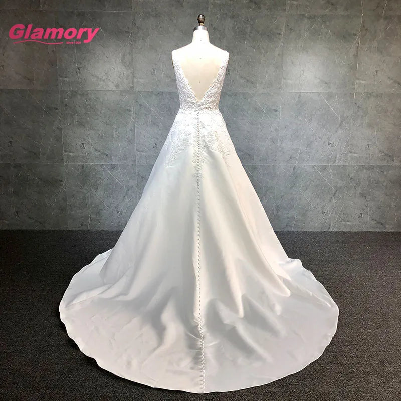Vintage Sleeveless Lace Dress V-Neck New Design Appliqued Satin Bridal Wedding Gown